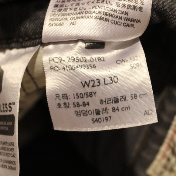Black 501 Levi Jeans - Picture 5 of 9